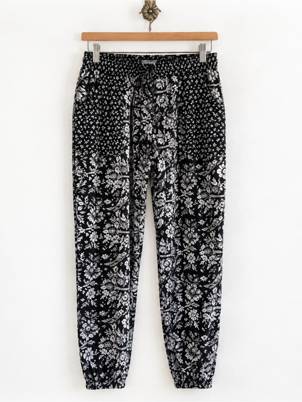 American Eagle white floral elastic waist/ankles lounge jogger pants S
